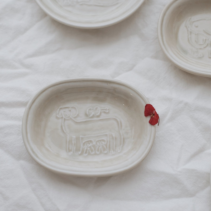 99218-01-トラネコボンボン-ラウンド豆皿-倉敷意匠-Classiky-x-Toraneko-Bonbon-Small-Dish-Dog-Beige