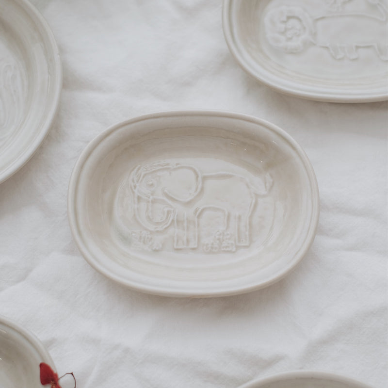 99218-05-トラネコボンボン-ラウンド豆皿-倉敷意匠-Classiky-x-Toraneko-Bonbon-Small-Dish-Elephant-Beige