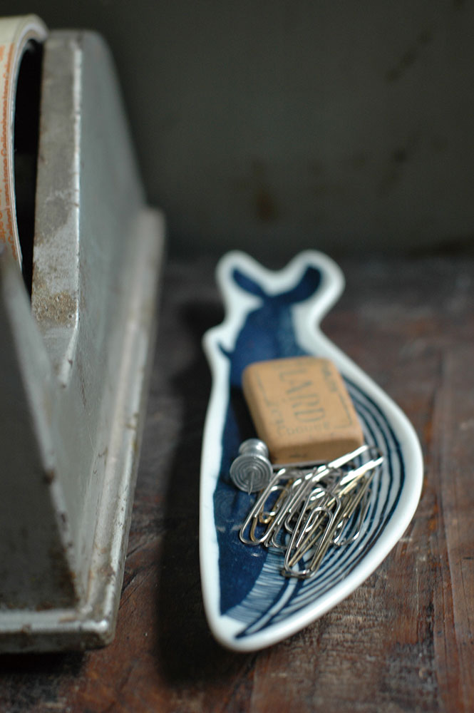 94722-09 Classiky εζ·ζε  x Kata Kata Dish - Whale